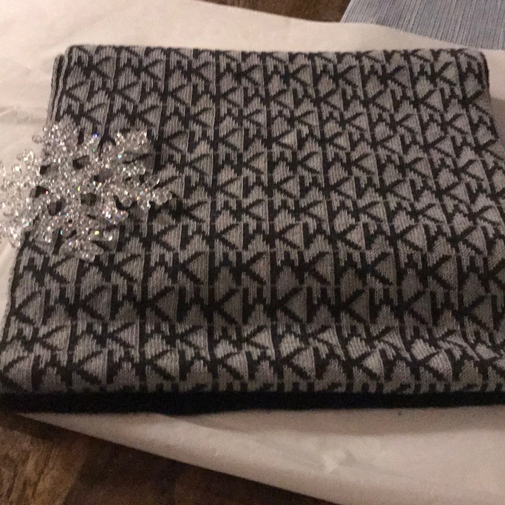 Michael Kors knit scarf